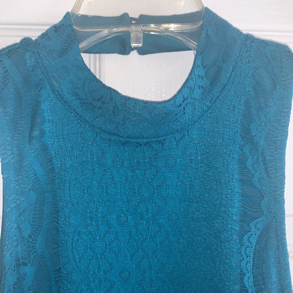 Lace dress - Picture 3 of 3